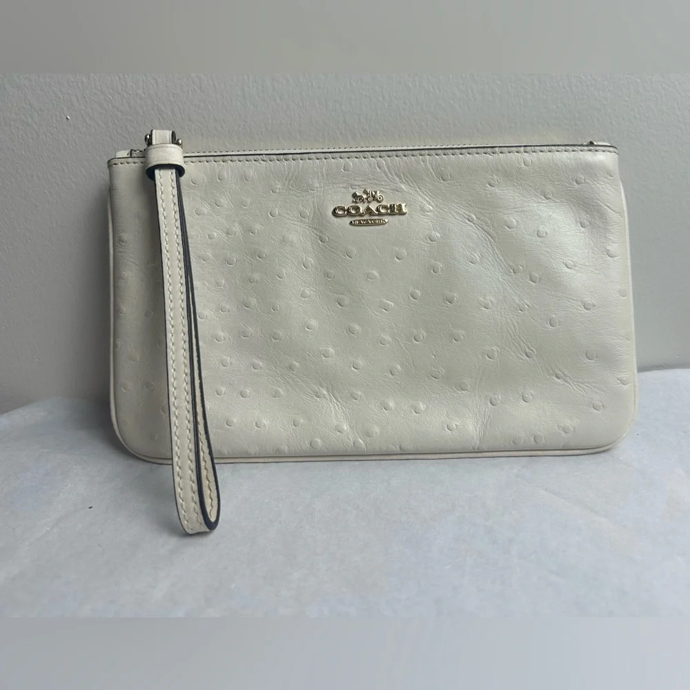 Coach textured design